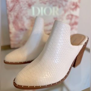 Chinese Laundry Womens Bootie Size 7.5, Like New